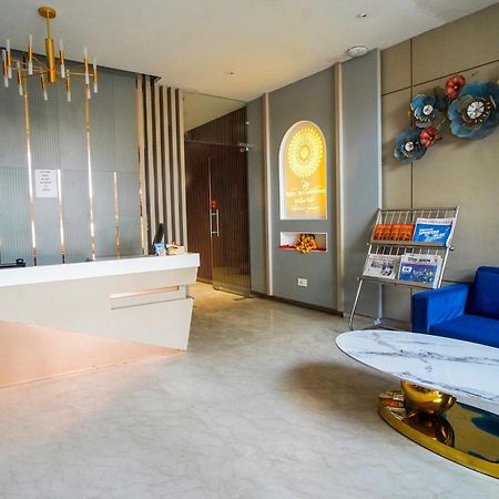 Familia Hotel And Banquets Лакхнау Экстерьер фото