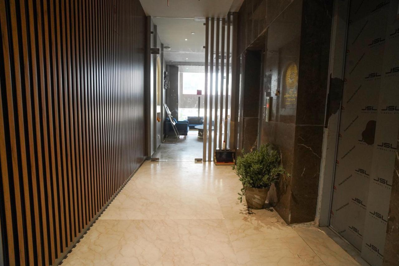 Familia Hotel And Banquets Лакхнау Экстерьер фото