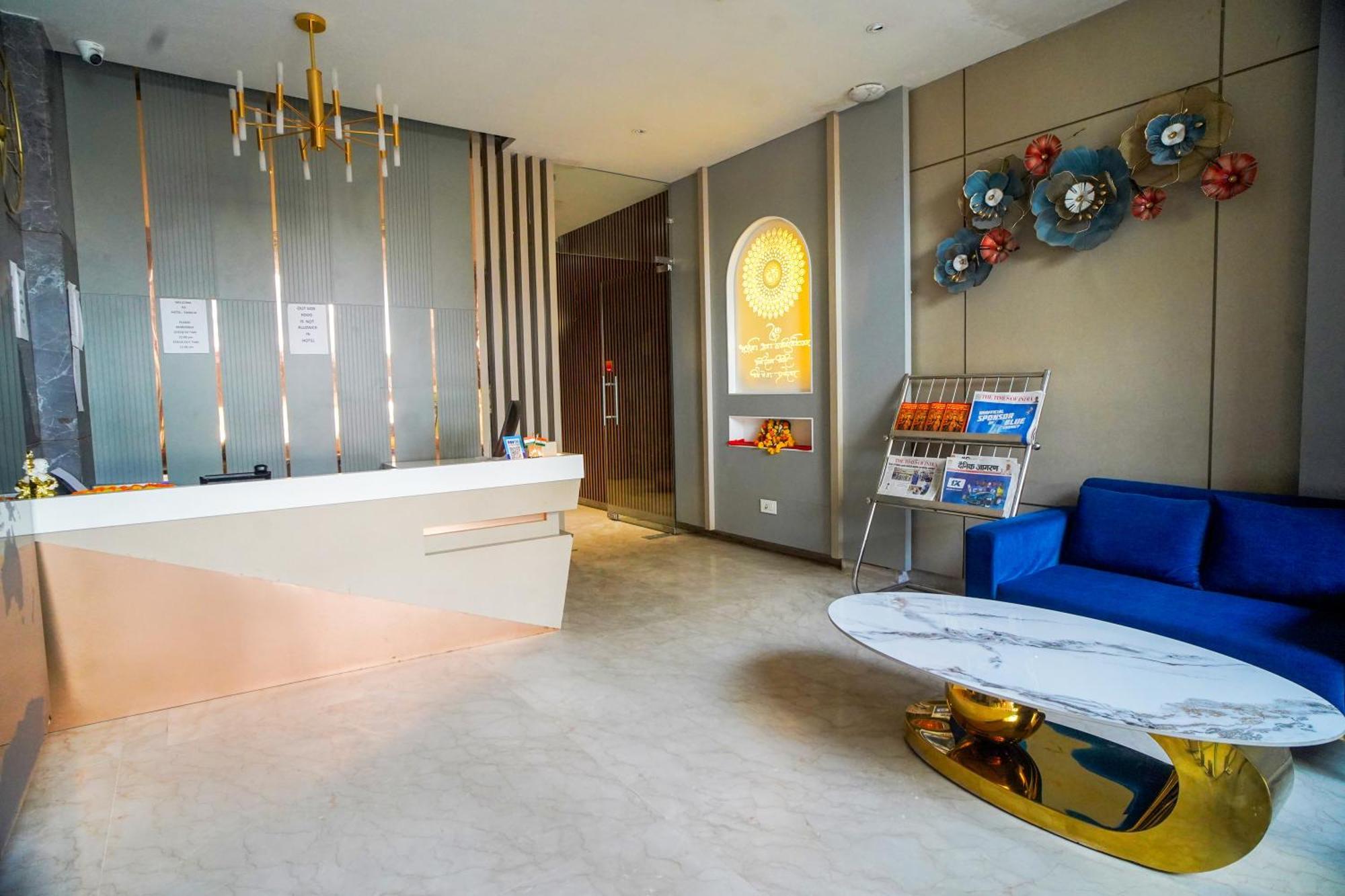 Familia Hotel And Banquets Лакхнау Экстерьер фото