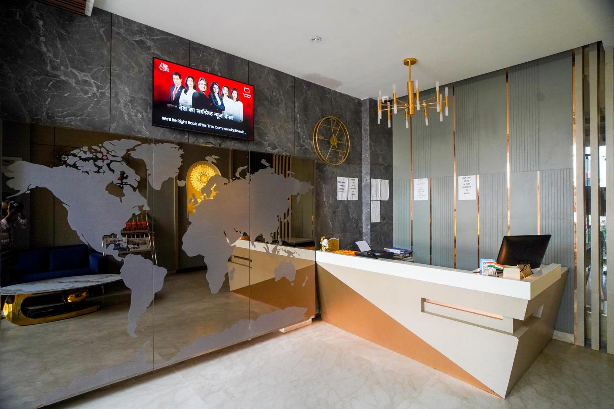 Familia Hotel And Banquets Лакхнау Экстерьер фото