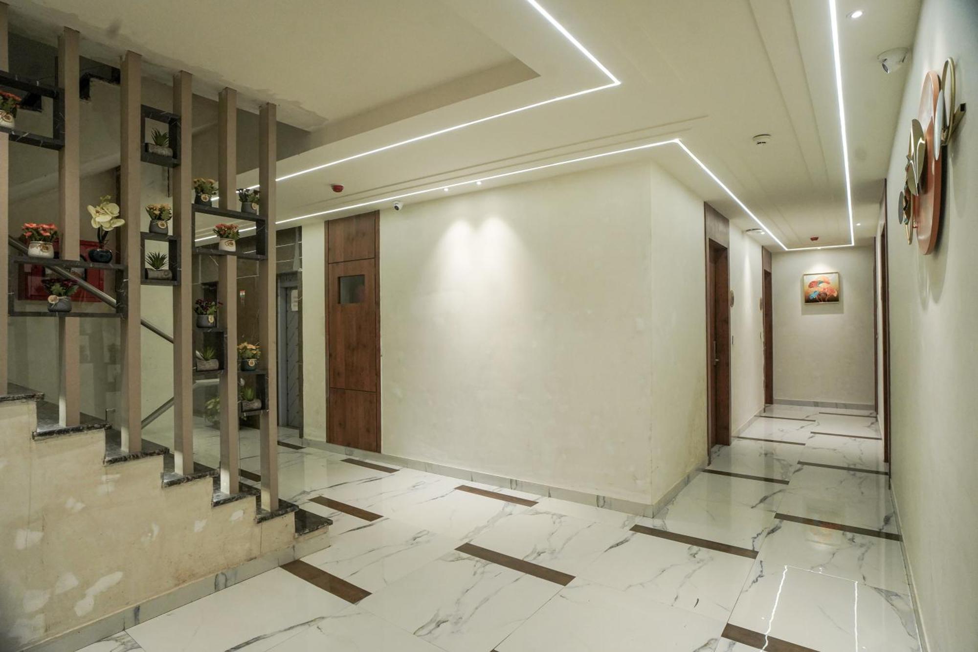 Familia Hotel And Banquets Лакхнау Экстерьер фото